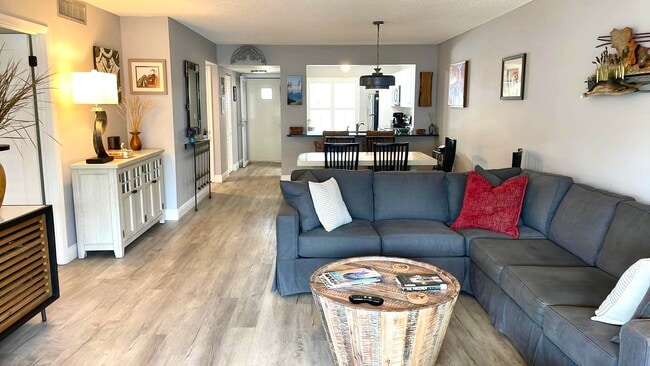 Building Photo - 1856 SW Palm City Rd