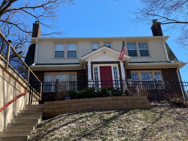 Foto del edificio - 2 Bedroom 2 bath Townhome in Davenport