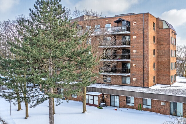 Building Photo - Brierwood Court