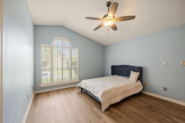 Foto del edificio - 5278 St Ives Ln