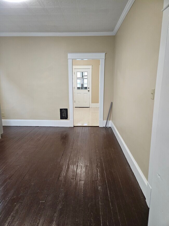 Comedor - 521 E 3rd St