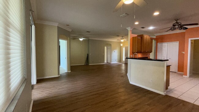 Building Photo - 595 Waverly Cir