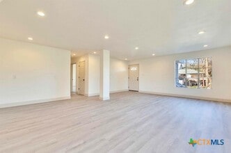 Building Photo - 214 Jackman St