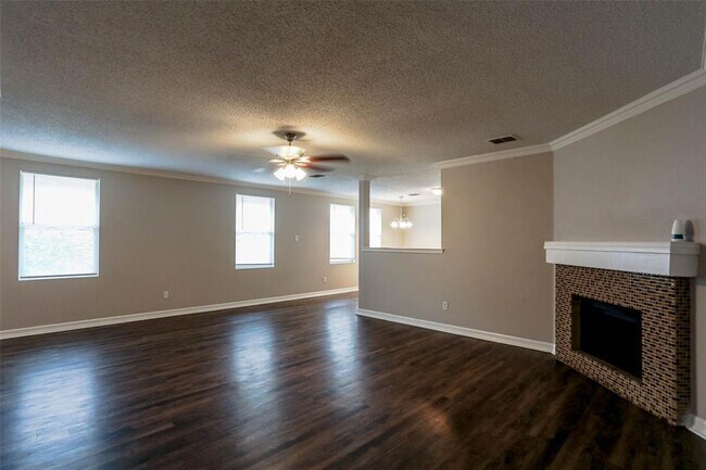 Building Photo - 2656 Mariners Dr