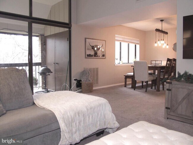 Foto del edificio - 1625 Parkcrest Cir