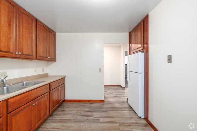 1BR, 1BA - 642SF - Kitchen - Sherbrook Apartments
