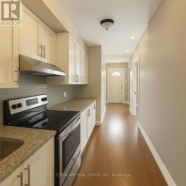 Building Photo - 951 Dufferin St