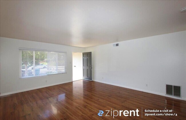 Building Photo - 5050 Parkhurst Dr