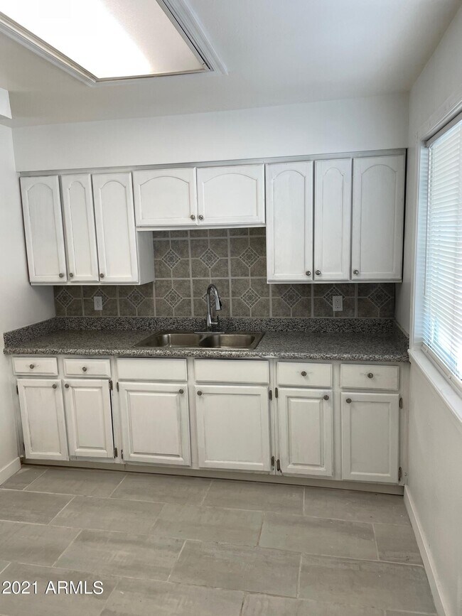 Foto del edificio - 14003 N Palm St