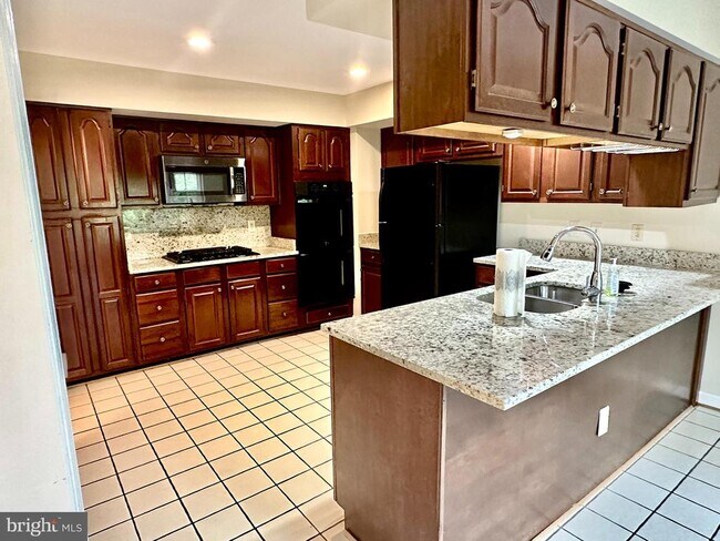 Building Photo - 6304 Crooked Oak Ln