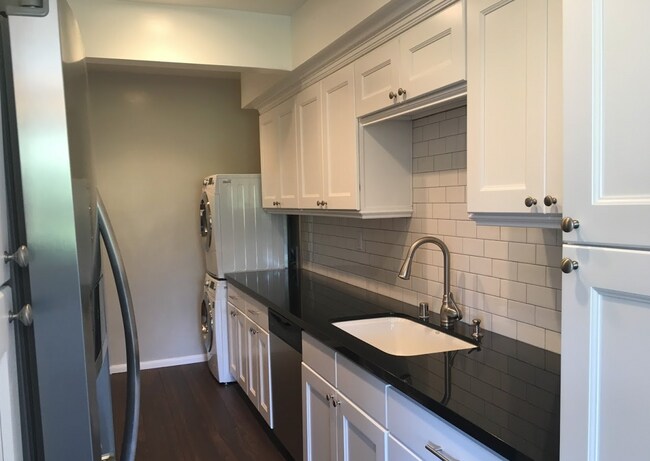 Kitchen - 1032 N Sweetzer Ave