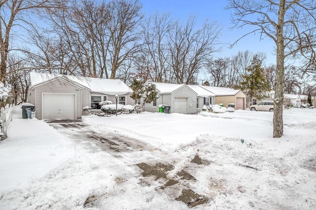 Building Photo - 1386 Eastwood Ave