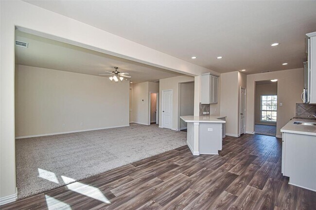 Building Photo - 276 Shoreview Dr