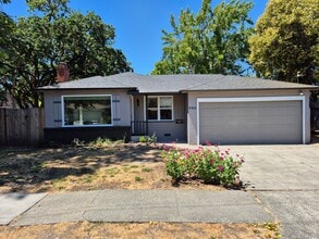 Building Photo - 753 Sheridan Dr