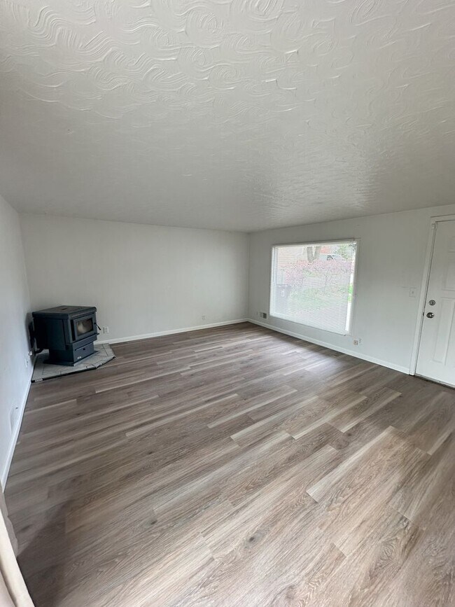 Building Photo - First months rent is FREE! Available now!