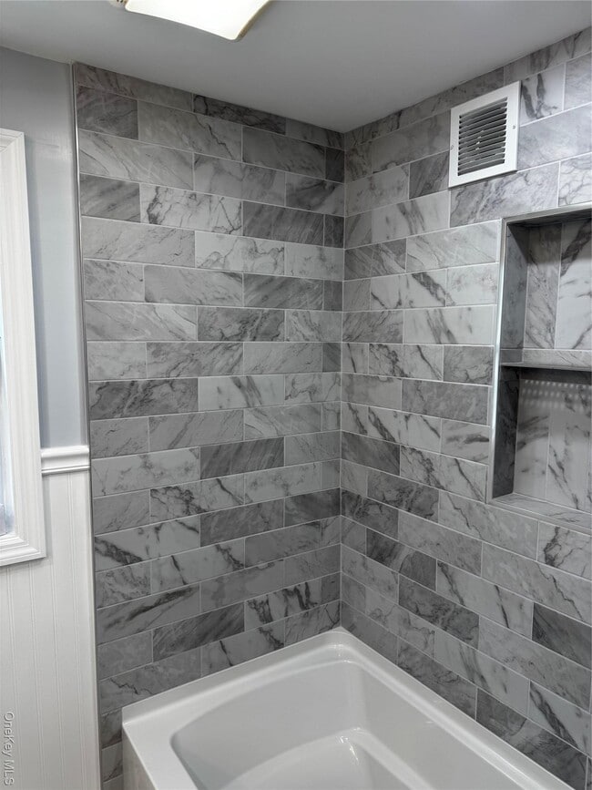 Foto del edificio - 8064 Albany Post Rd