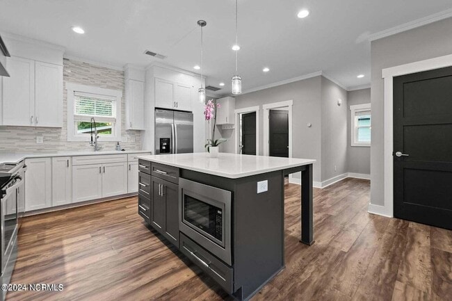 Building Photo - 249 Springwood Way