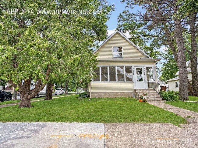 Building Photo - 3br 1ba 1cg ~ Security Deposit Free Altern...