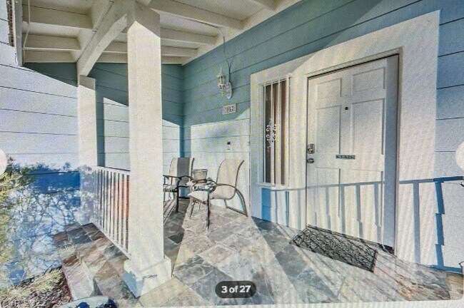 Building Photo - Desirable Lakes Home
