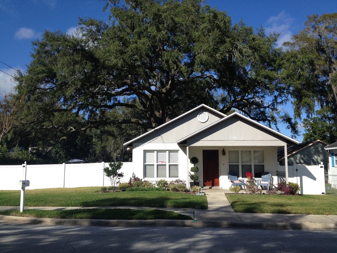 Foto principal - 779 West Lyman Avenue
