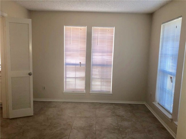 Building Photo - 1113 Sheppard Ln