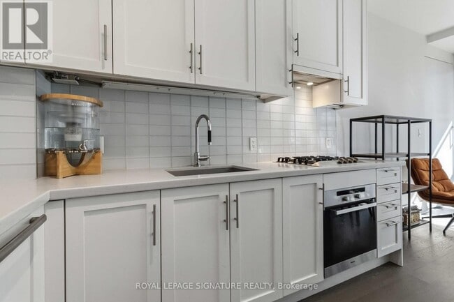 Building Photo - 29 Queens Quay E