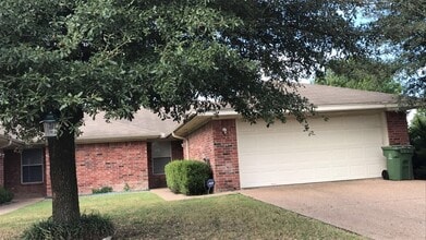 Building Photo - 409 Connie Dr