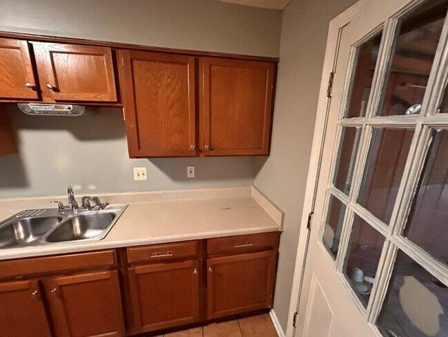 Building Photo - BELOW MARKET RENT!