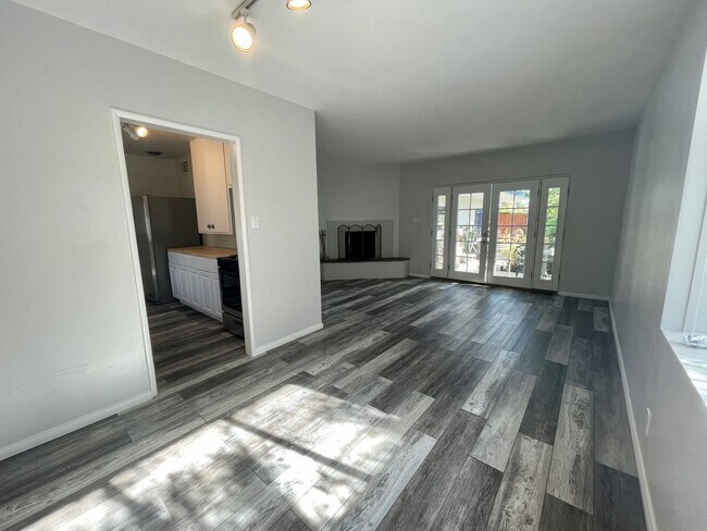 Building Photo - COMING SOON! 1 Bedroom 1 Bathroom Apartment in Palm Springs!