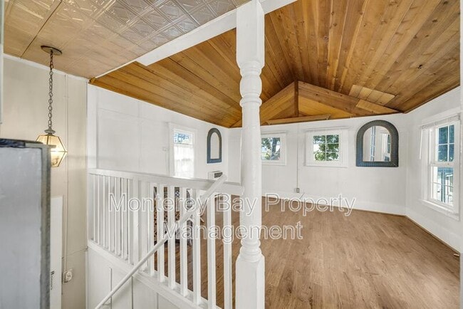 Building Photo - 463 Reeside Ave