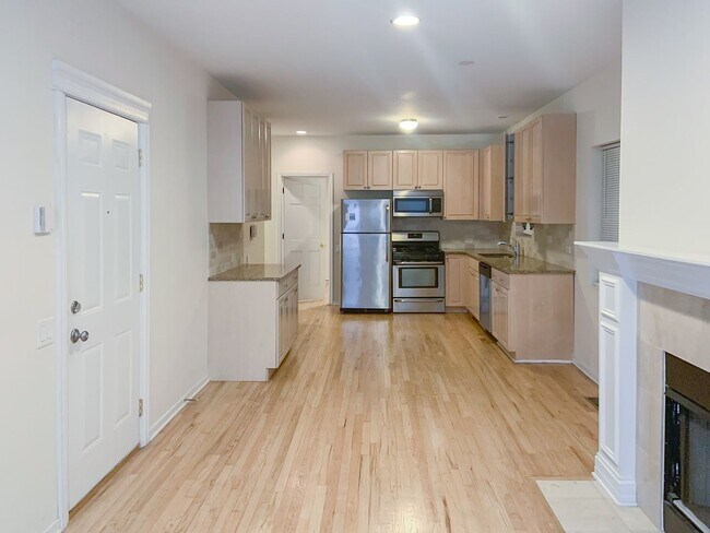 Foto del edificio - 2320 N Southport Ave