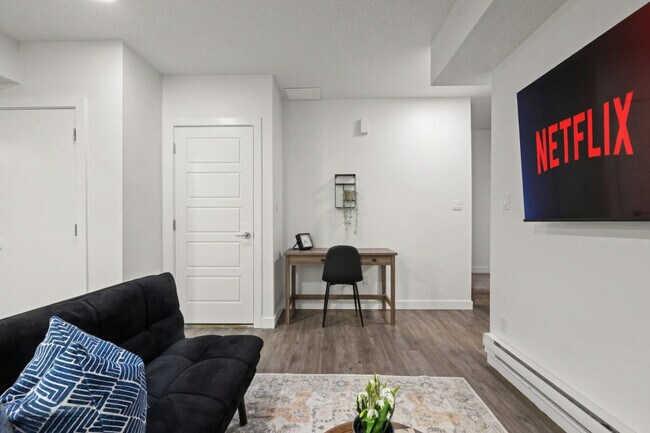 Building Photo - 10755-10792 92 St NW