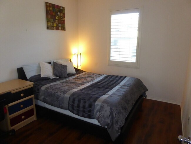 Foto del edificio - COMING SOON! Beautifully Remodeled 3-Bedro...