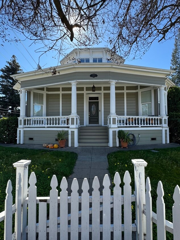 Primary Photo - 1603 Main St