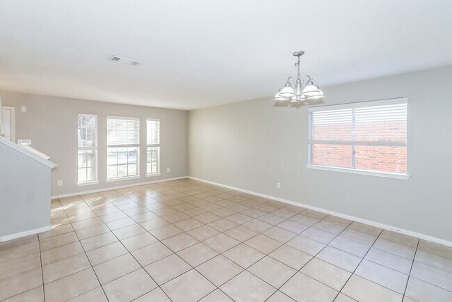 Foto del edificio - 5618 Imperial Grove Dr