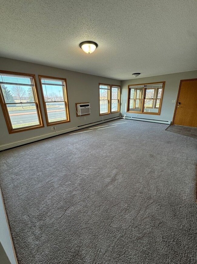 Building Photo - CASA 1909