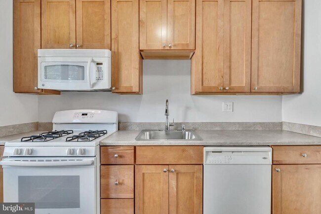 Building Photo - 5809 Fifer Dr