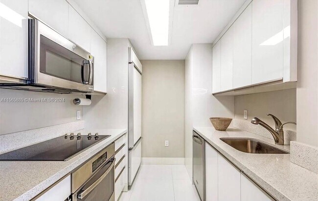 Building Photo - 10275 Collins Ave