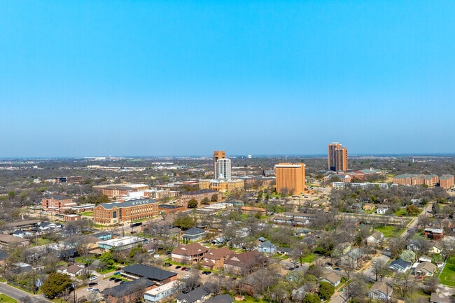 Photo - Lone Star Apartments