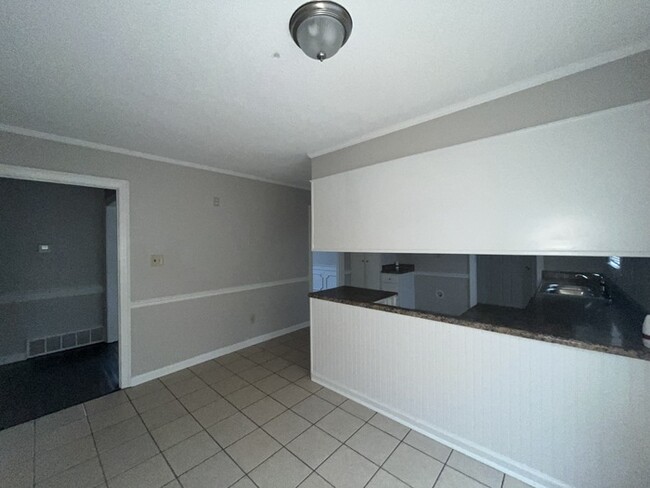 Building Photo - 8649 Walnut Grove Rd