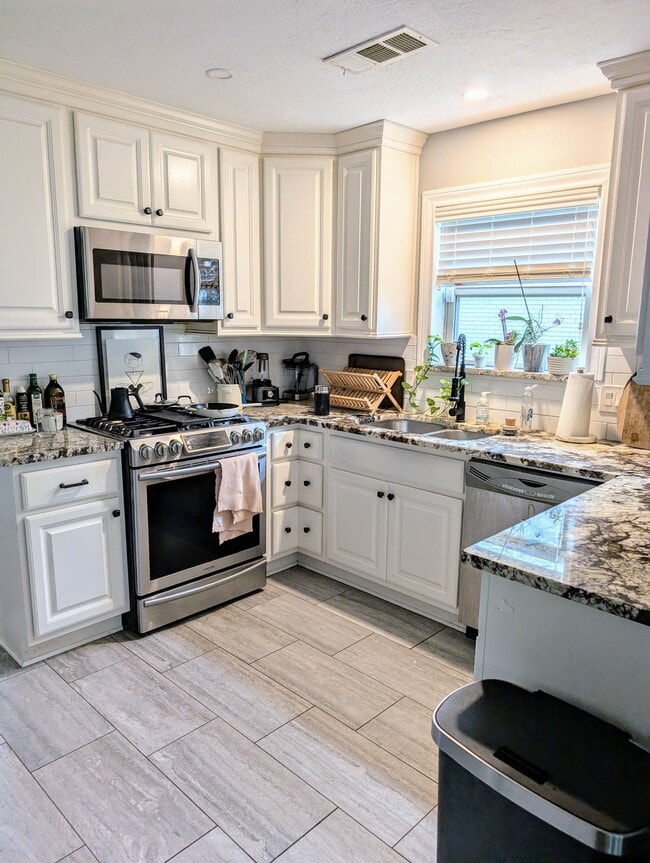 Building Photo - 5850 Braesheather Dr