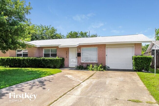 Building Photo - 2818 Posey Dr