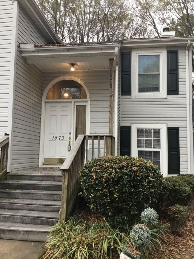 Foto del edificio - Located in Hunters Chase - 2 BR/2 BA w/ Fireplace, Office, & Landry Room ***MOVE-IN SPECIAL****