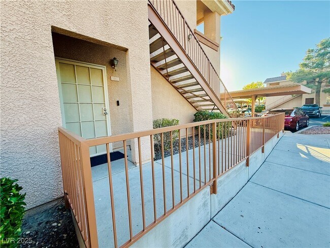 Building Photo - 1050 E Cactus Ave