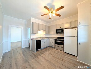 Building Photo - 516 Main St