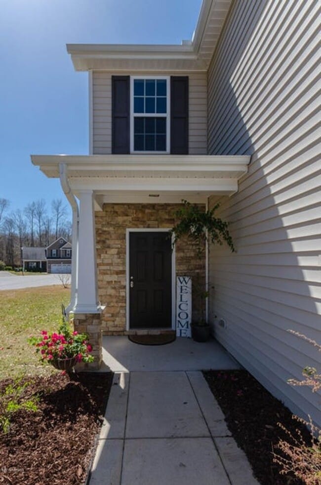 Building Photo - 219 Peggy's Trce