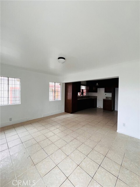 Foto del edificio - 1738 W 38th St