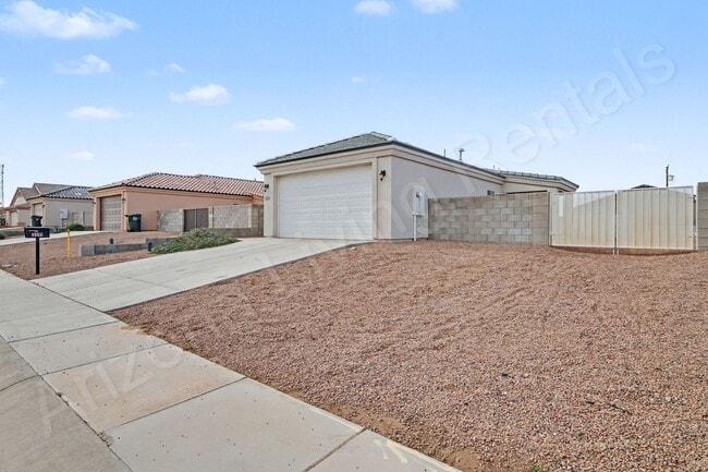 Building Photo - CENTRALLY LOCATED...RV PARKING...LARGE LOT