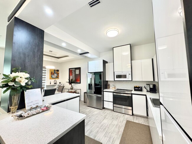 Building Photo - 5121 Sequoia Ave