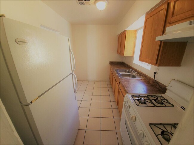Foto del edificio - NICE AND AFFORDABLE 2 BEDROOM 1 BATH DUPLEX IN PHOENIX